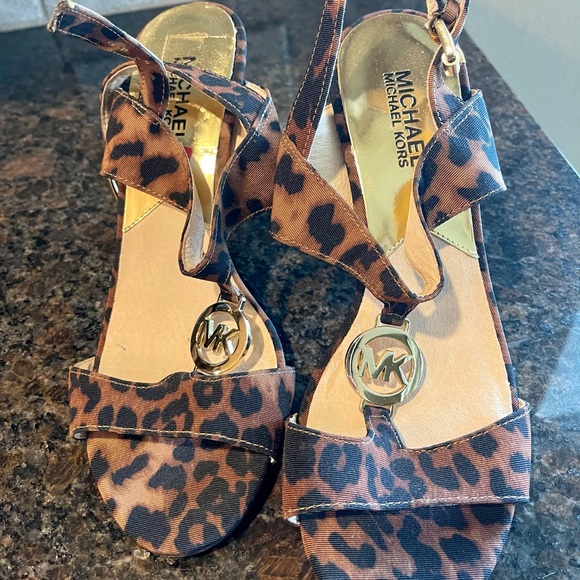 Micheal kors Sandals - Picture 1 of 8
